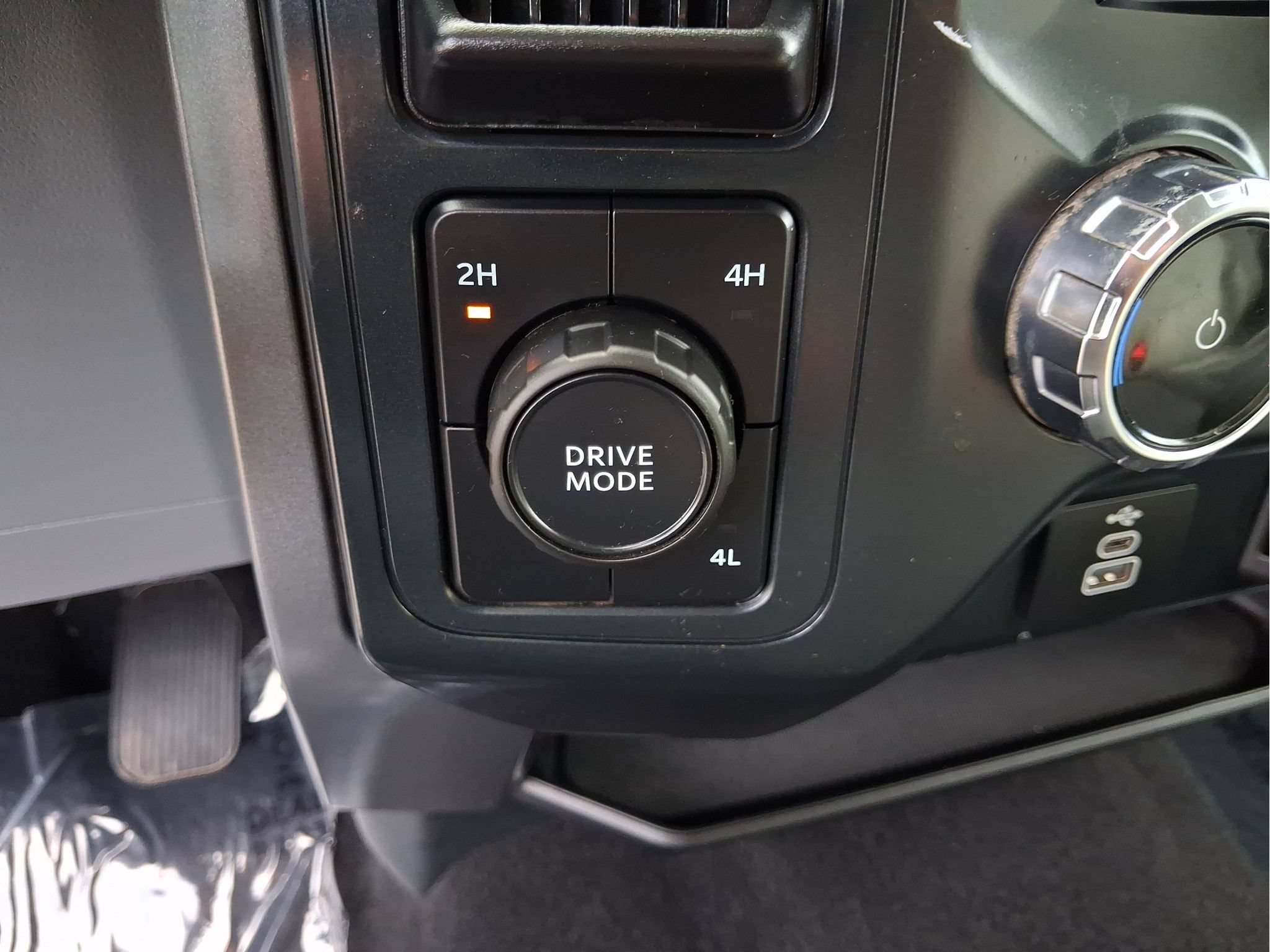 Certified 2025 Ford F150 XLT w/ Equipment Group 301A Standard AWD/4WD image 17