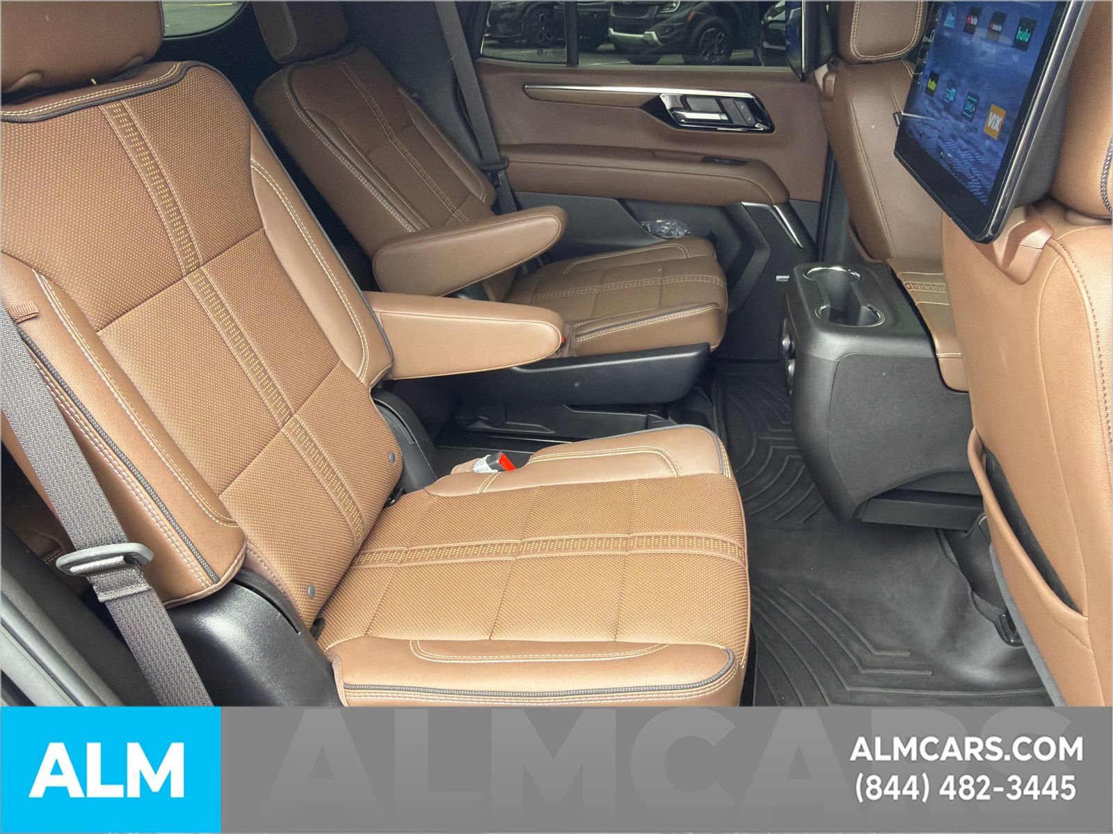 Used 2025 Chevrolet Tahoe High Country AWD/4WD image 17