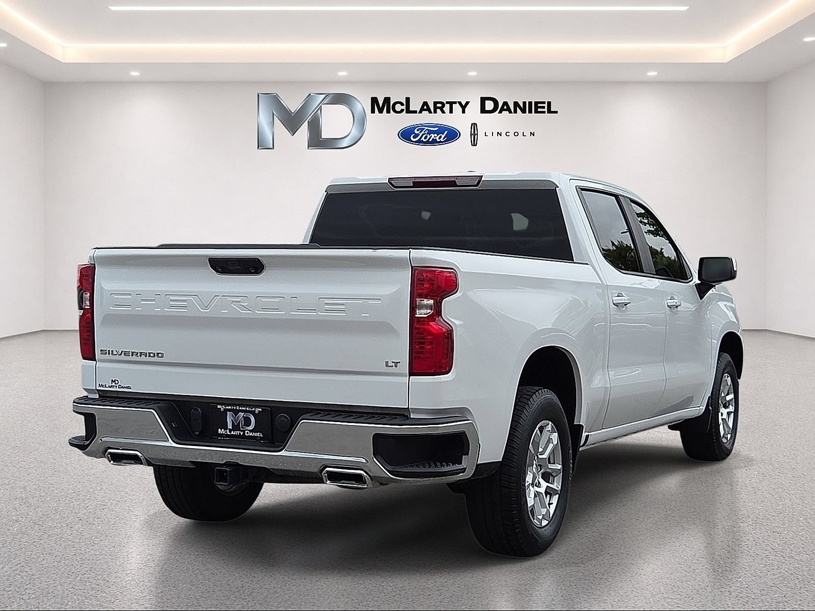 Used 2024 Chevrolet Silverado 1500 LT AWD/4WD image 5