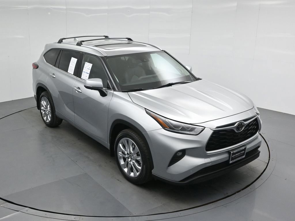 Used 2022 Toyota Highlander Limited image 4