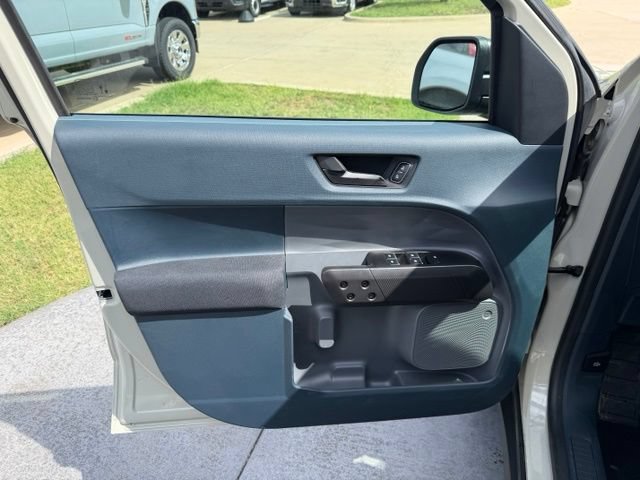Certified 2025 Ford Maverick XL FWD image 8