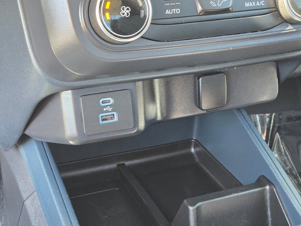 Certified 2024 Ford Maverick XL FWD image 26