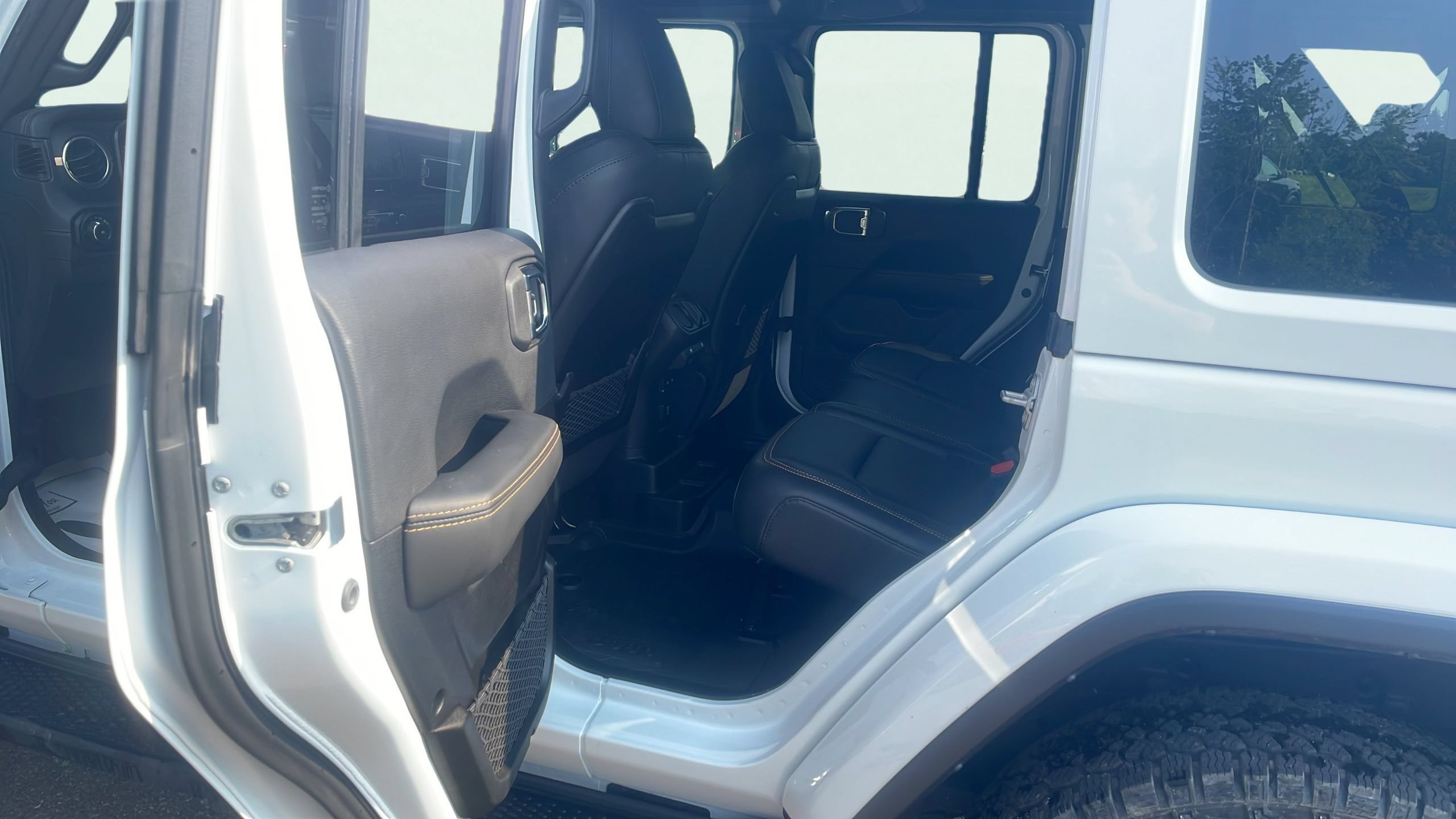 Used 2025 Jeep Wrangler Unlimited Sahara AWD/4WD image 14
