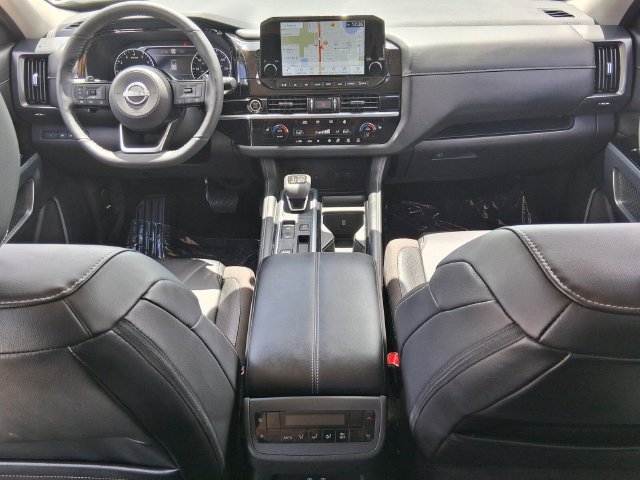 Used 2024 Nissan Pathfinder SL FWD image 16