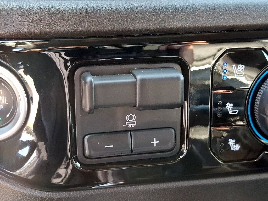 Used 2024 Chevrolet Silverado 1500 LTZ AWD/4WD image 21