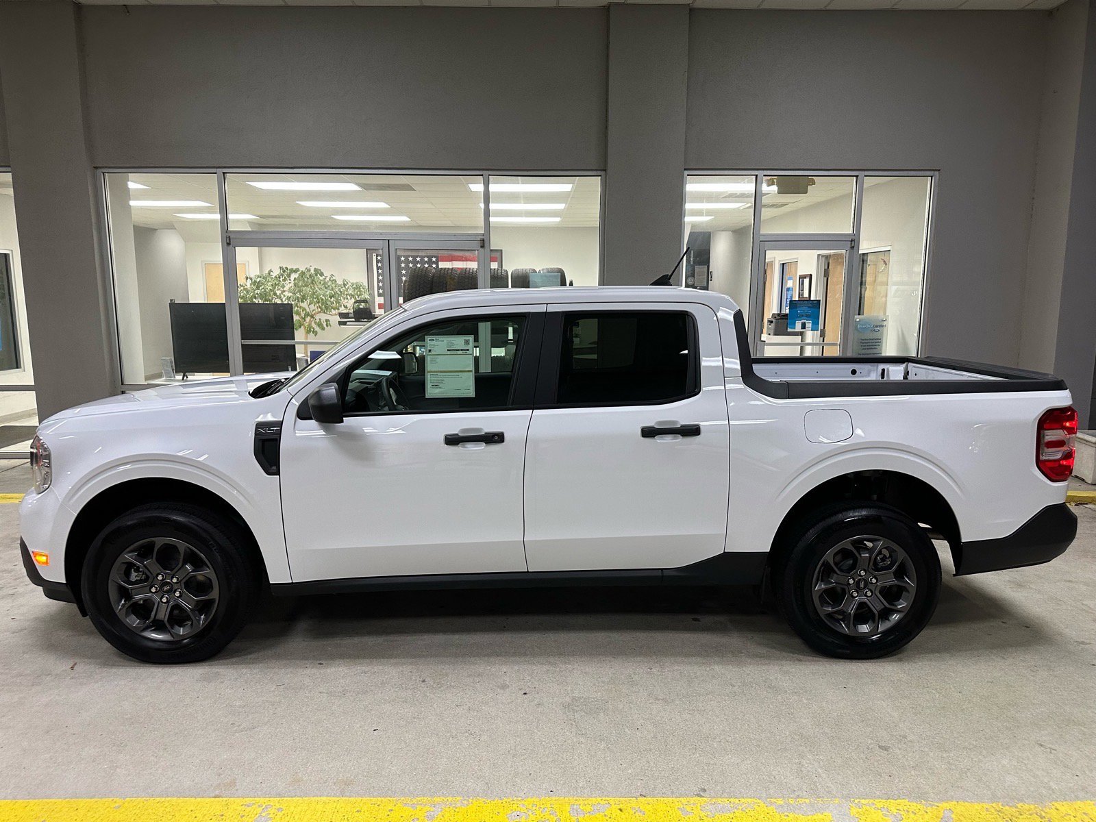 Certified 2024 Ford Maverick XLT image 2