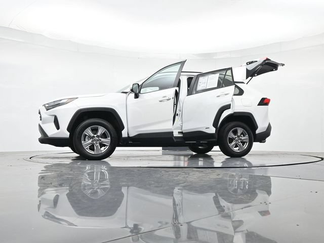Used 2025 Toyota RAV4 XLE AWD/4WD image 53