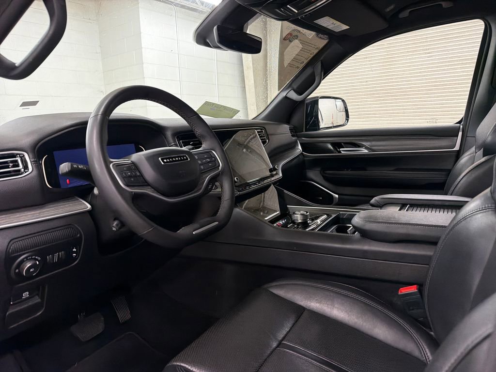 Used 2024 Jeep Wagoneer L Series II w/ Flexible Seating Group AWD/4WD image 6