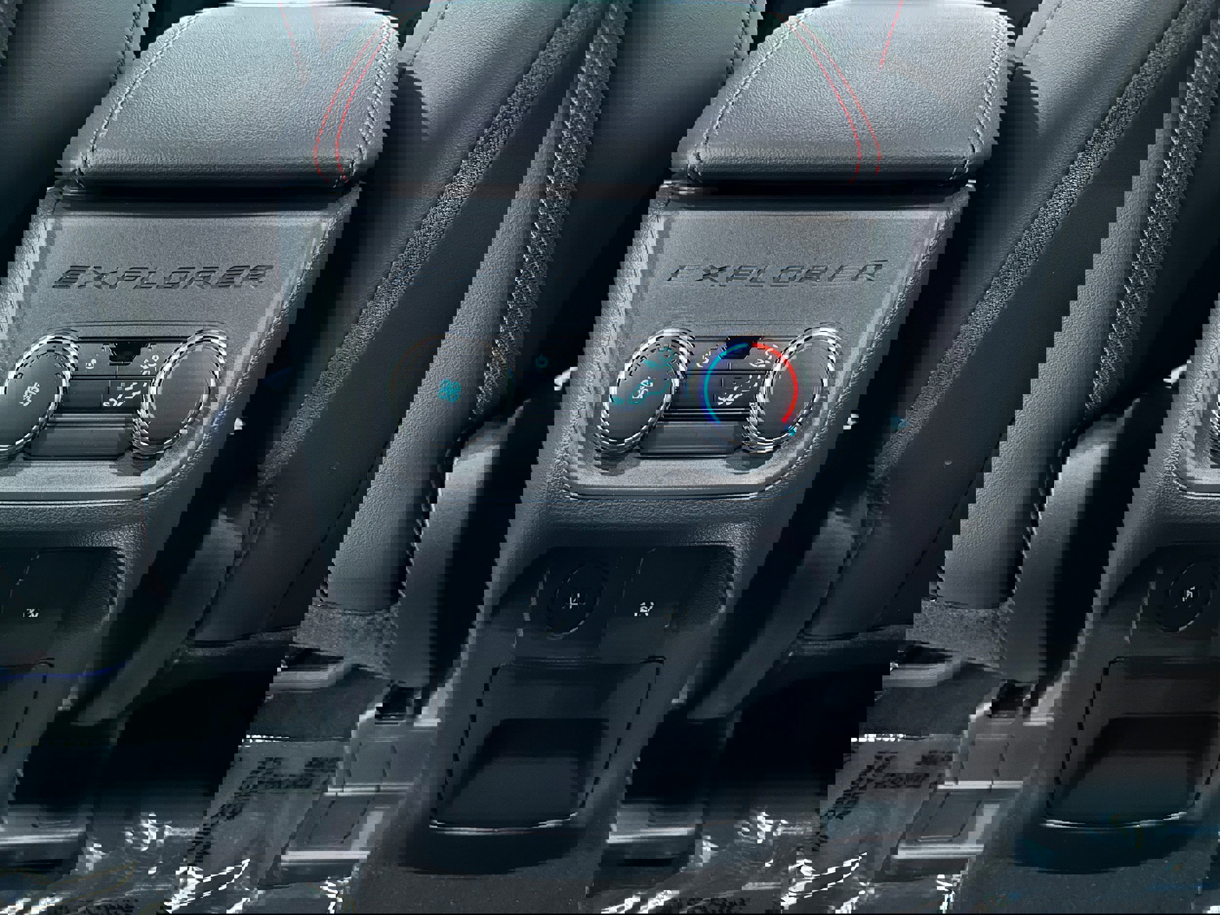 Certified 2025 Ford Explorer ST-Line image 14