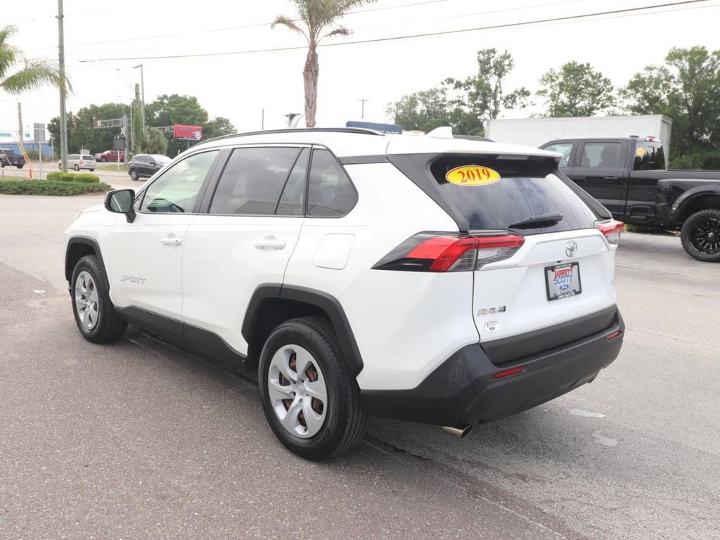 Used 2019 Toyota RAV4 LE image 3
