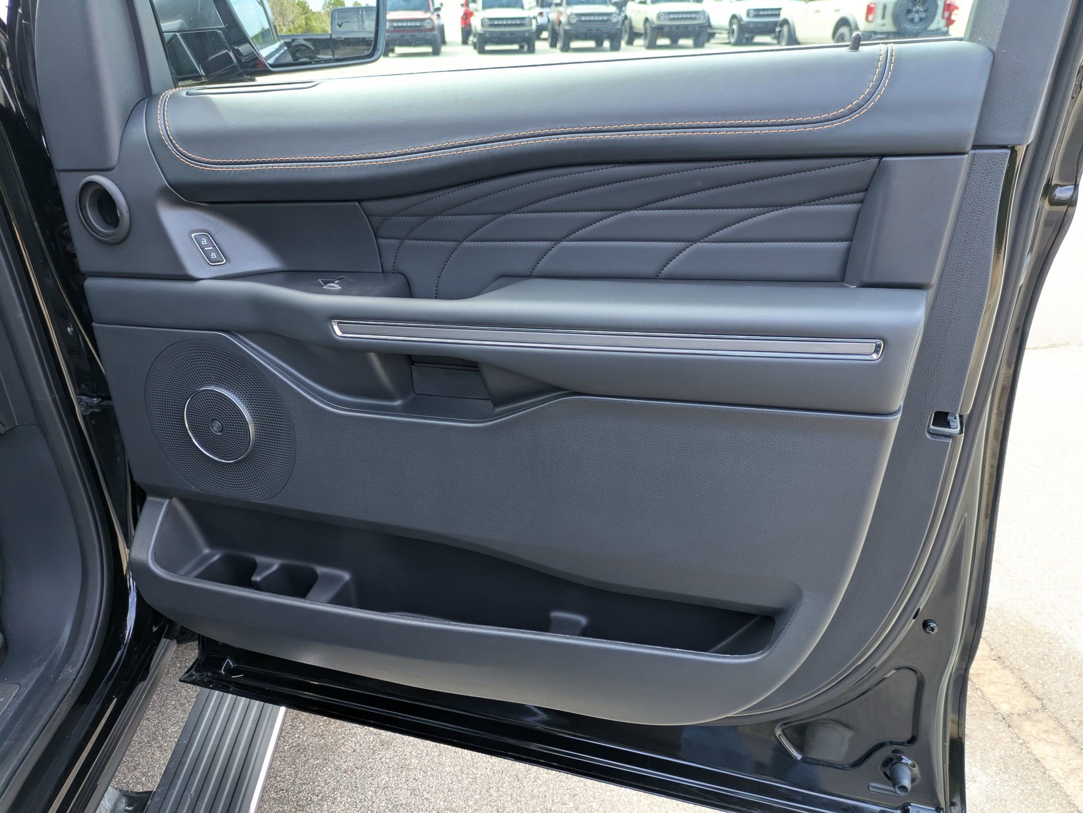 Certified 2024 Ford Expedition Platinum image 40