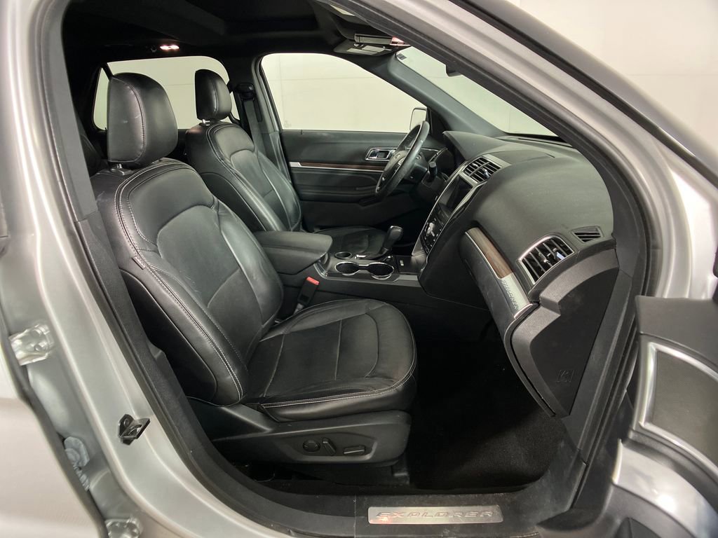 Certified 2019 Ford Explorer Limited w/ Class III Trailer Tow Package image 10
