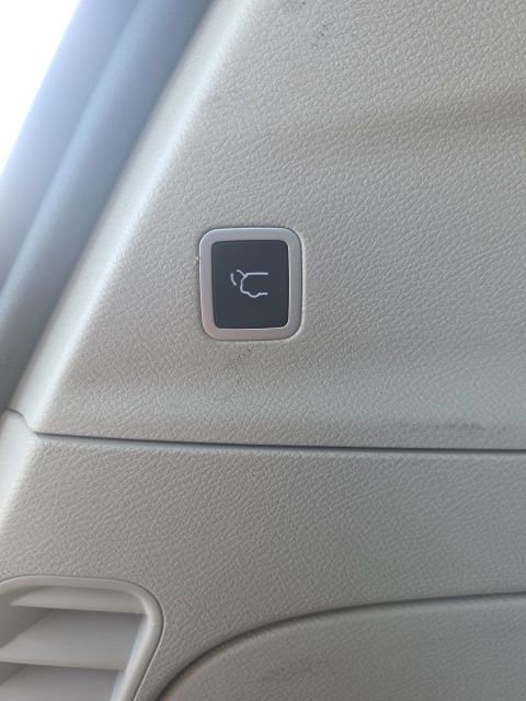 Used 2023 Chrysler Pacifica Touring-L image 15