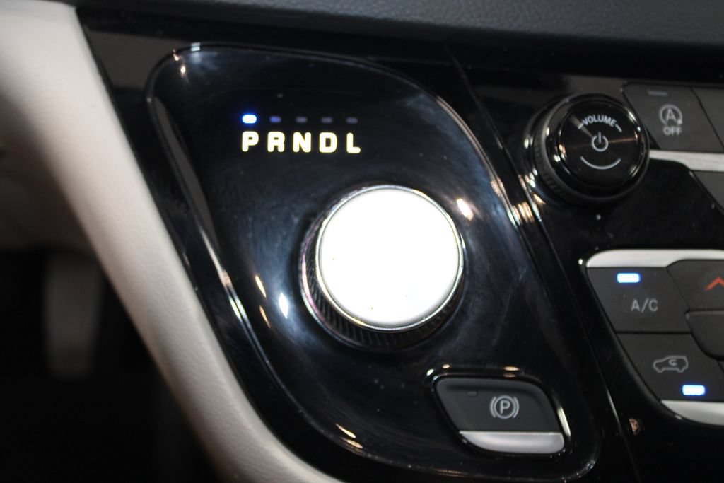 Used 2024 Chrysler Pacifica Touring-L FWD image 44