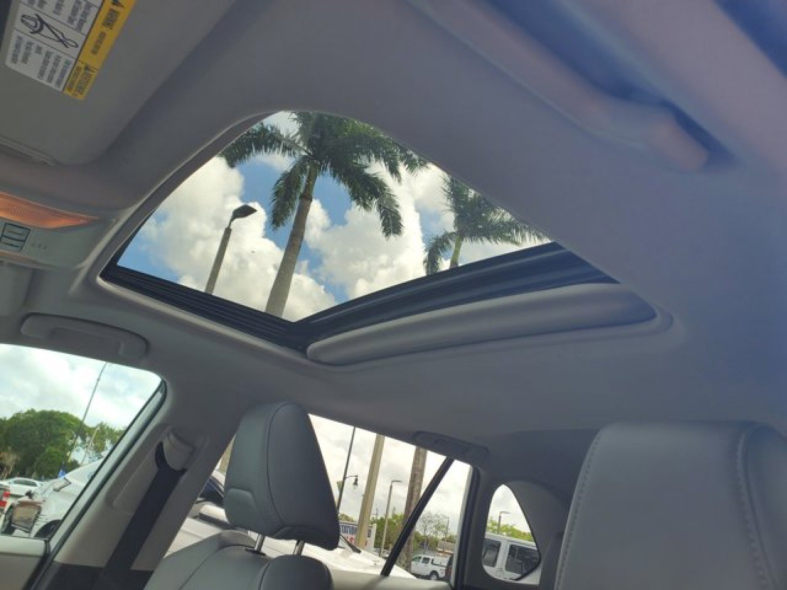 Used 2021 Toyota RAV4 XLE Premium image 12