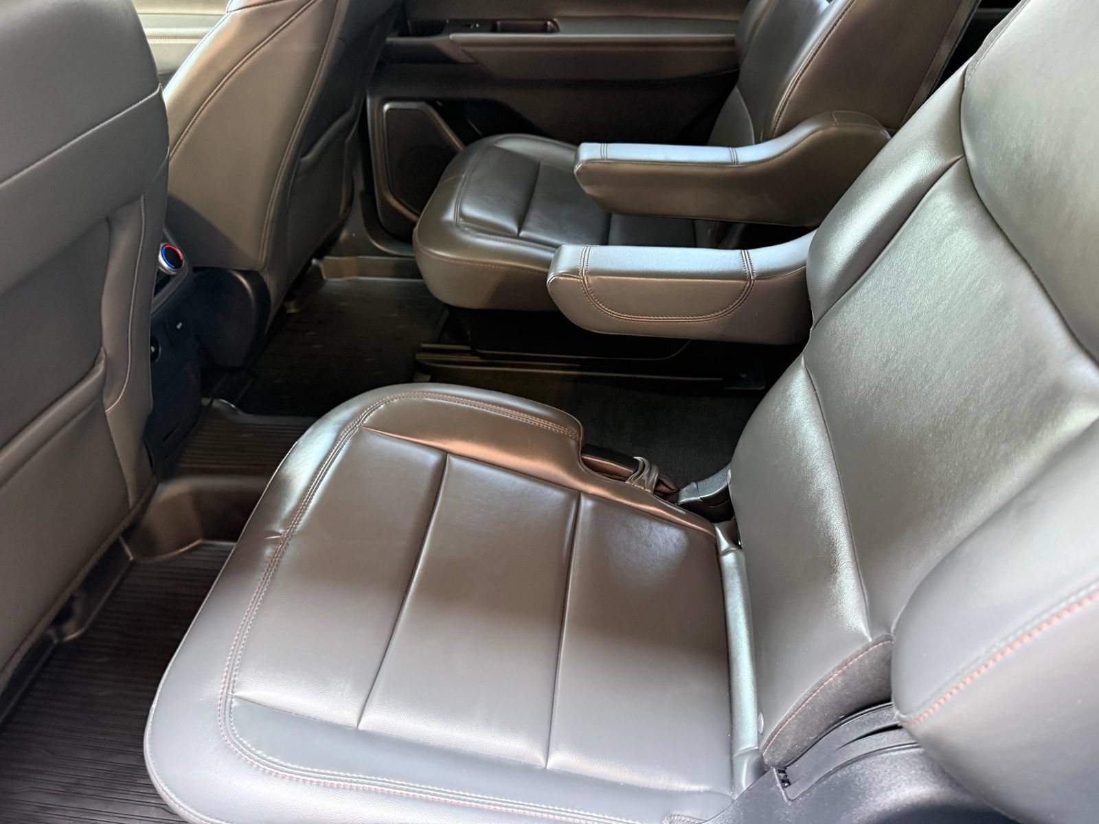 Certified 2025 Ford Explorer Active w/ Active Comfort Package RWD image 17