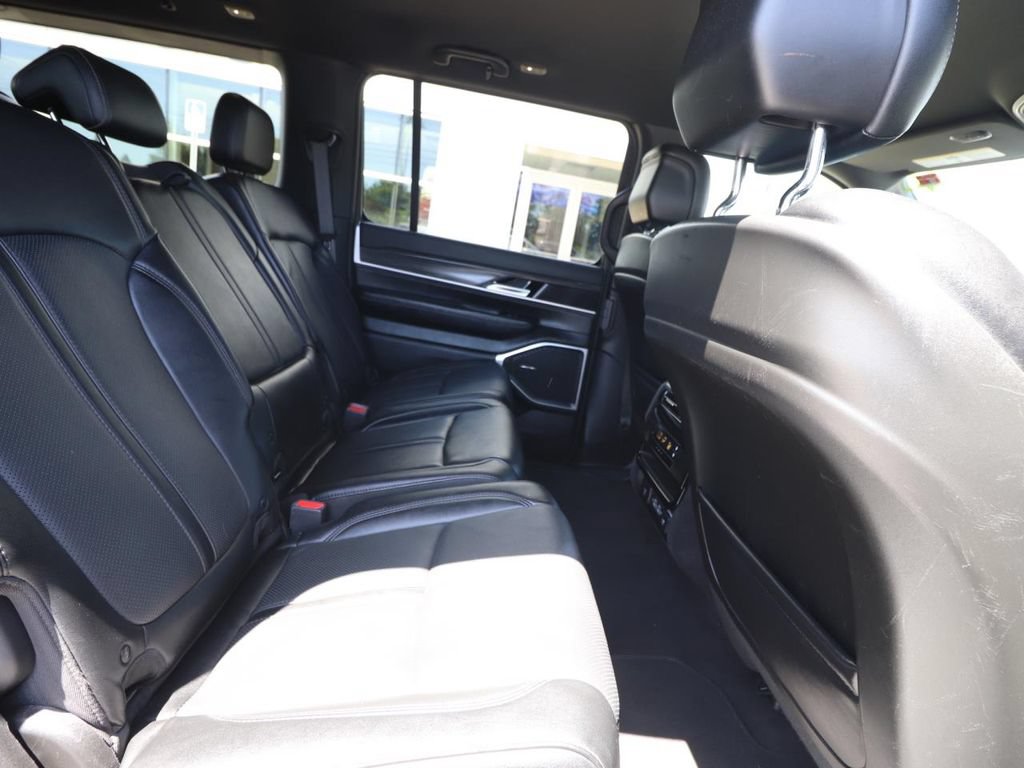 Used 2024 Jeep Wagoneer Series II w/ Flexible Seating Group AWD/4WD image 24