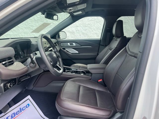 Certified 2025 Ford Explorer Platinum image 8