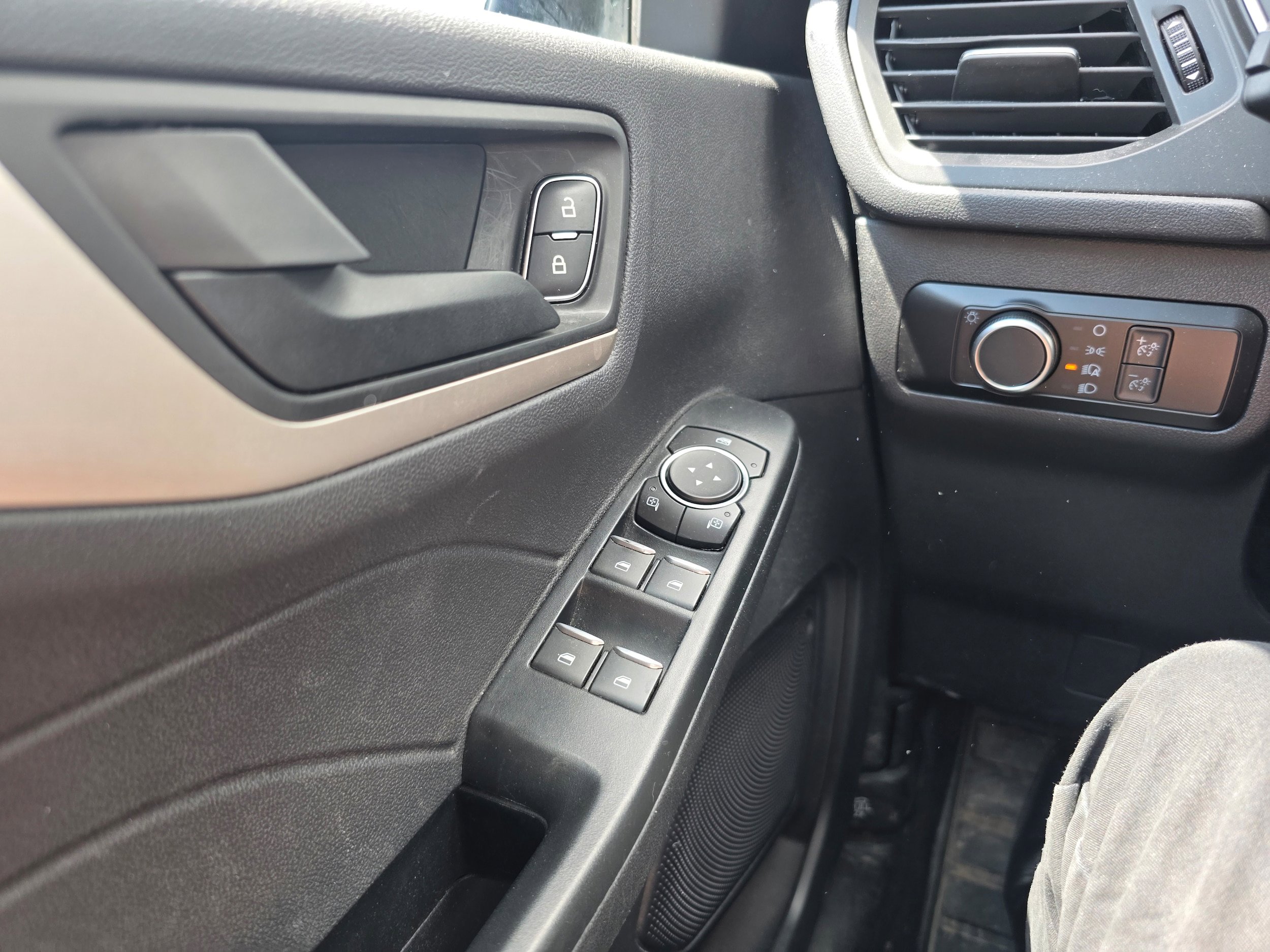 Certified 2022 Ford Escape SE AWD/4WD image 18