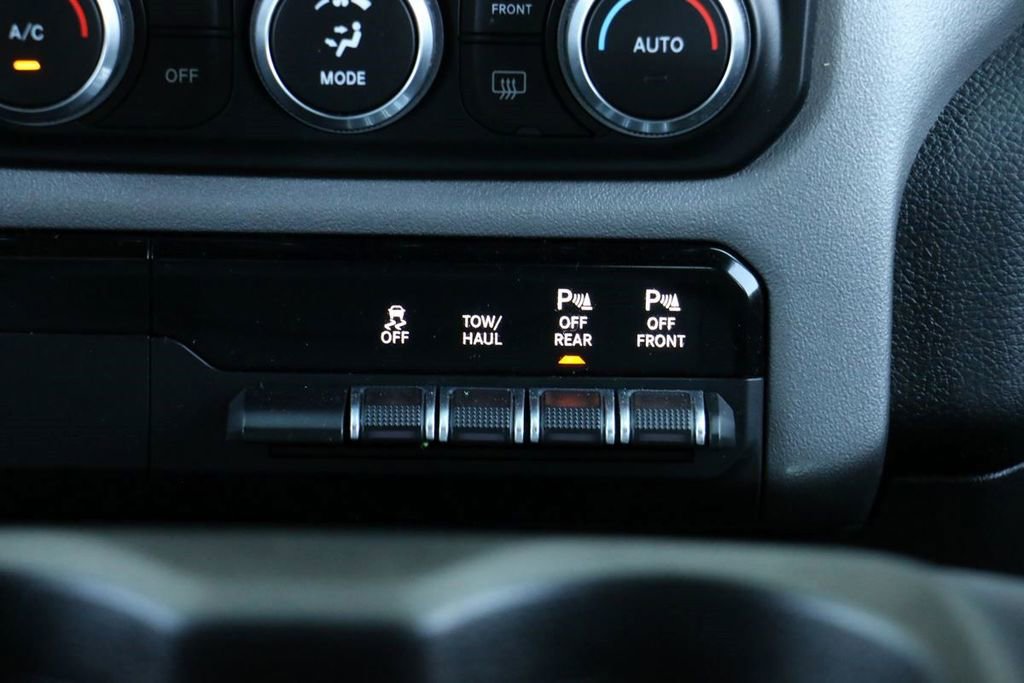 Used 2023 RAM 1500 Big Horn AWD/4WD image 32