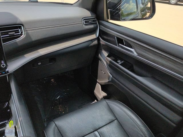 Used 2024 Jeep Wagoneer Series II w/ Flexible Seating Group RWD image 19