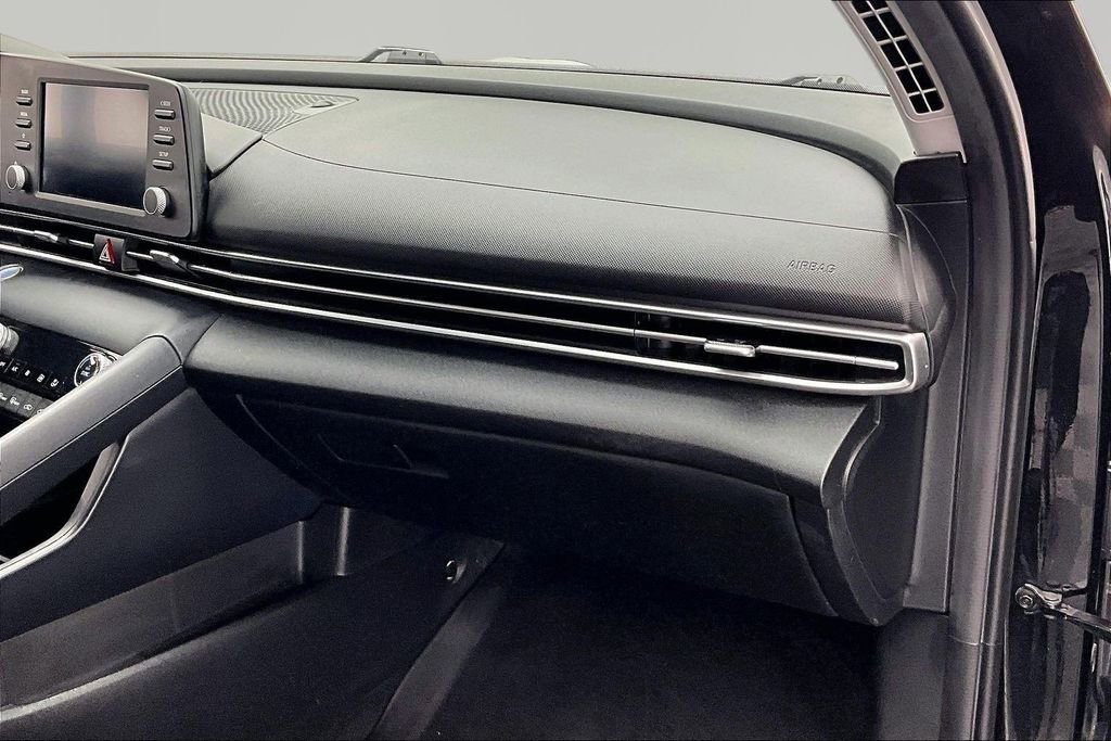 Used 2022 Hyundai Elantra SEL FWD image 17