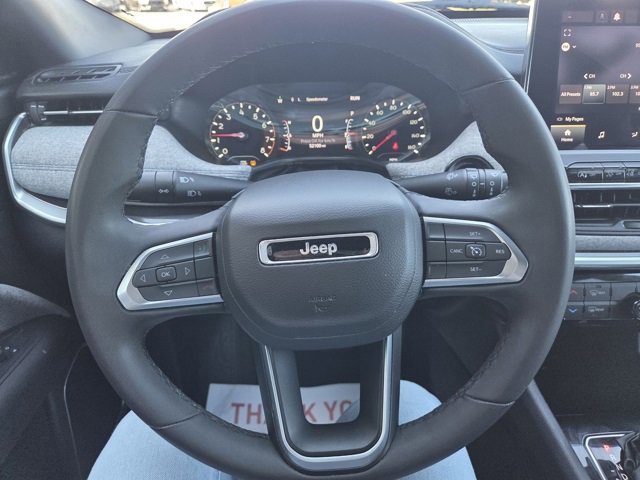 Used 2024 Jeep Compass Latitude image 17