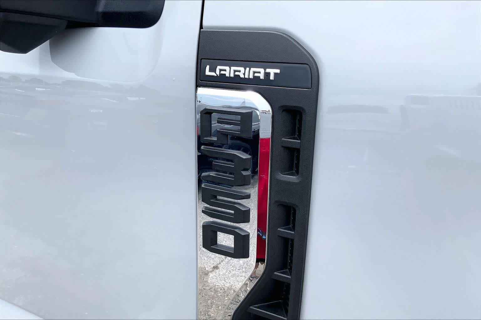 Certified 2025 Ford F350 Lariat w/ Tremor Off-Road Package AWD/4WD image 30