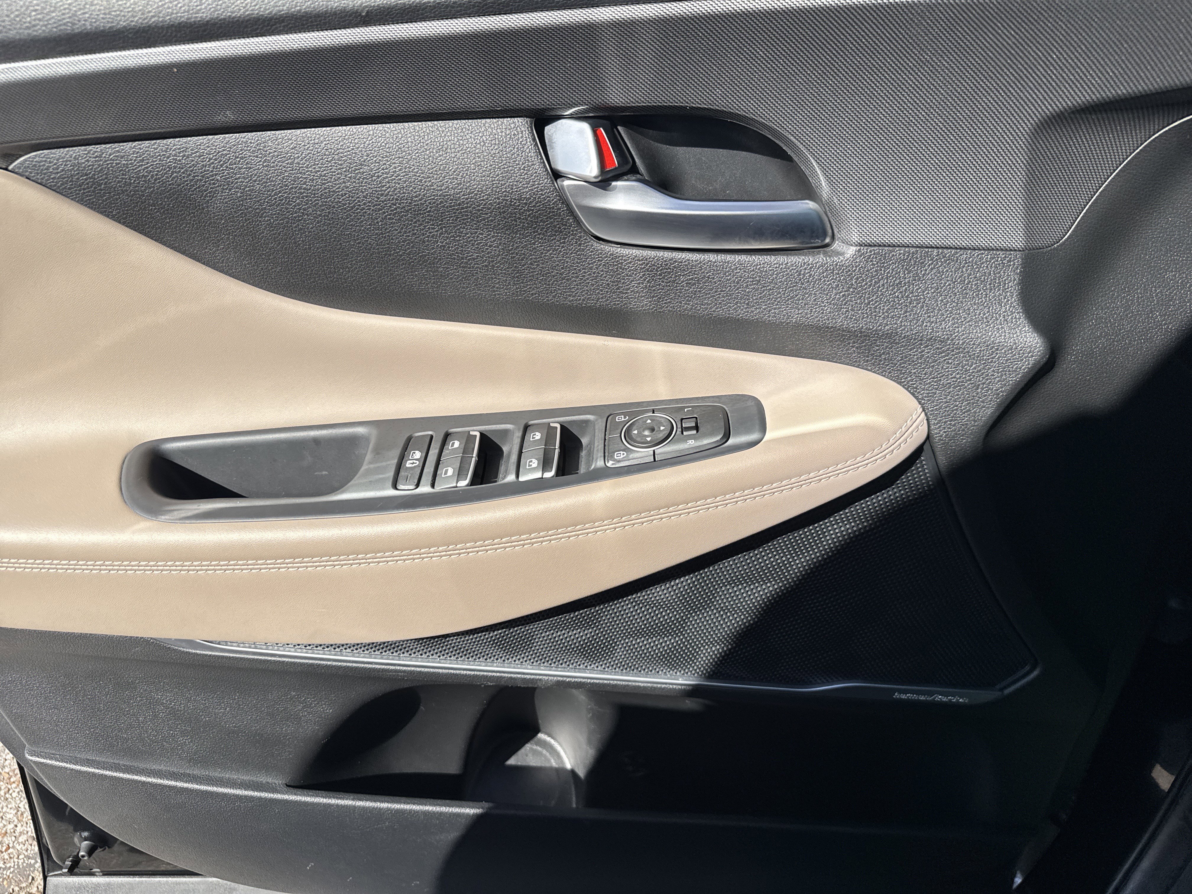 Used 2022 Hyundai Santa Fe SEL w/ Convenience + Premium Package FWD image 14