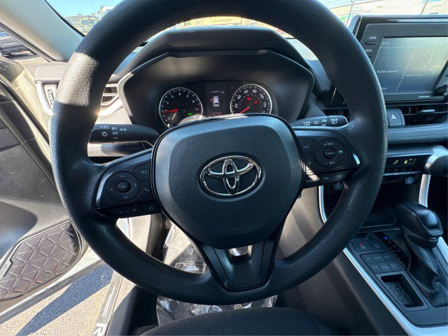Used 2021 Toyota RAV4 LE AWD/4WD image 15