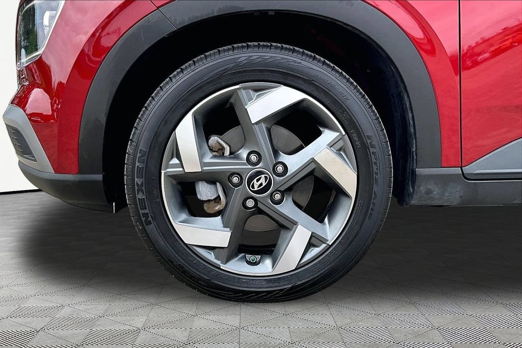 Used 2024 Hyundai Venue Limited FWD image 9