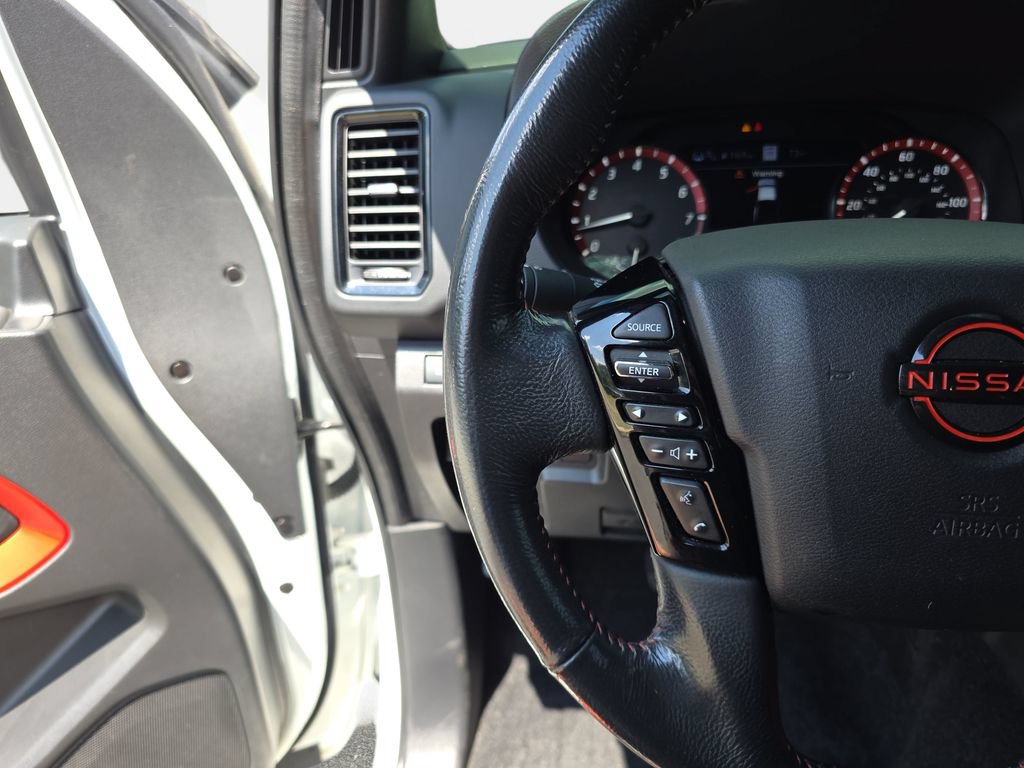 Used 2022 Nissan Frontier PRO-4X w/ Technology Package AWD/4WD image 14