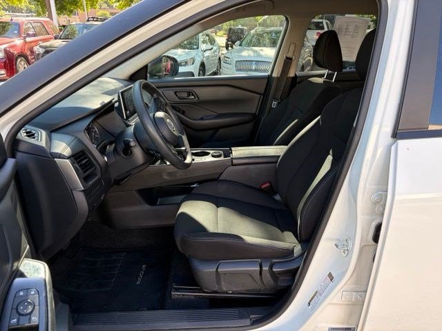 Used 2024 Nissan Rogue S AWD/4WD image 18