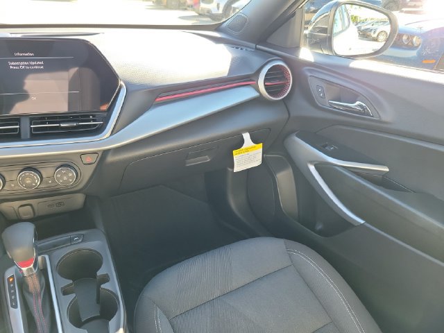 Used 2026 Chevrolet Trax RS w/ Sunroof Package FWD image 21