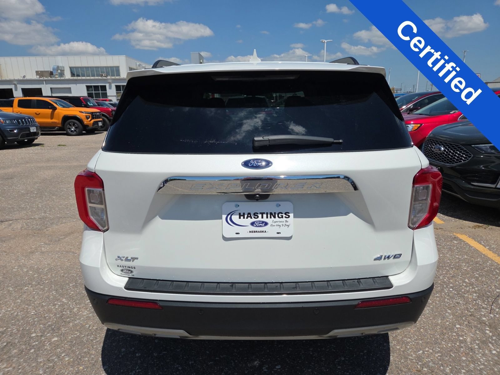 Certified 2022 Ford Explorer XLT w/ Equipment Group 202A AWD/4WD image 4