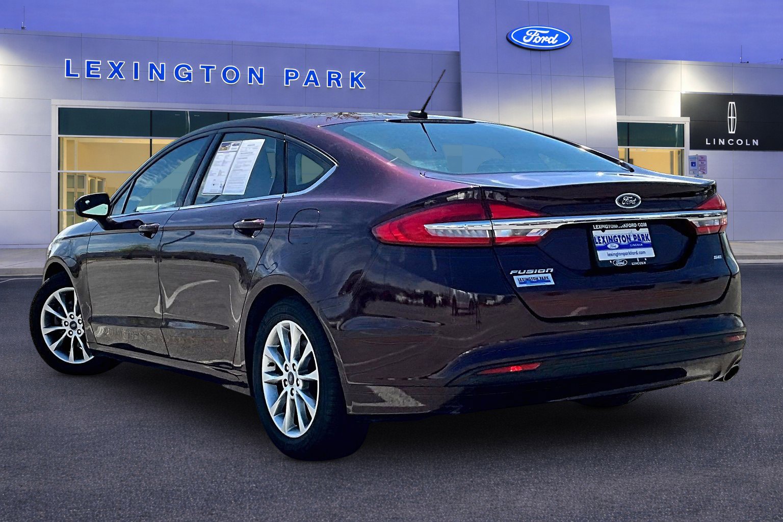 Certified 2017 Ford Fusion SE FWD image 4