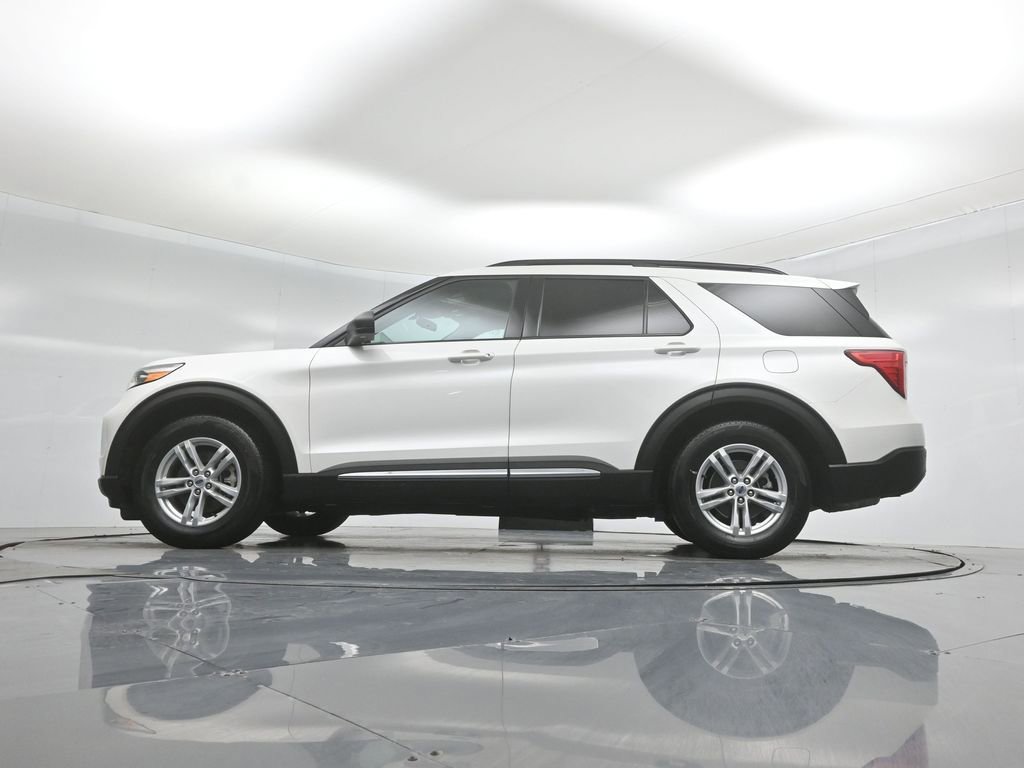 Certified 2024 Ford Explorer XLT RWD image 49