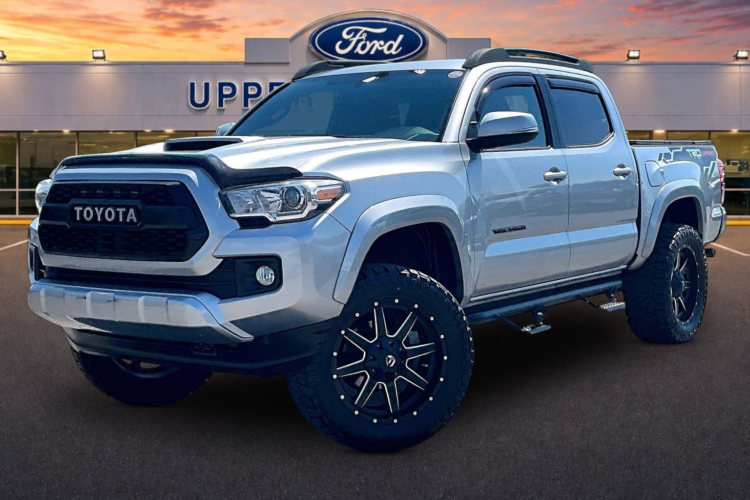 Used 2017 Toyota Tacoma TRD Sport AWD/4WD image 12
