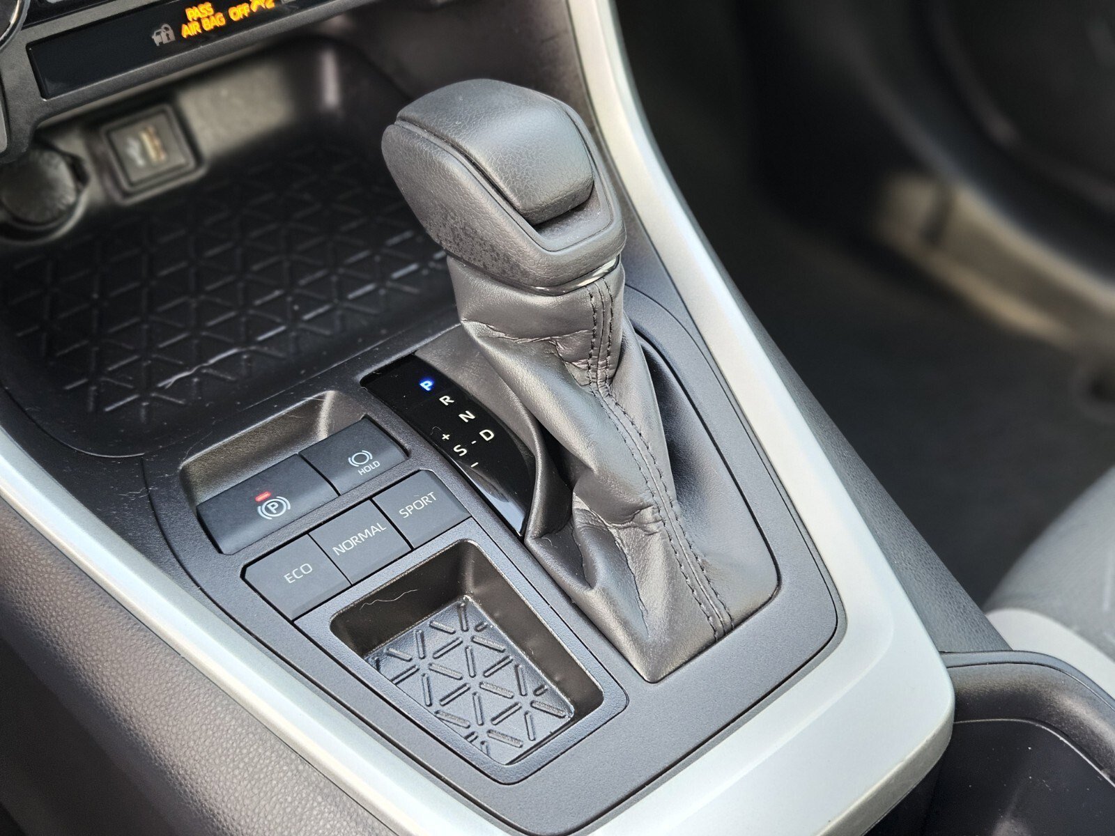 Used 2025 Toyota RAV4 XLE image 25