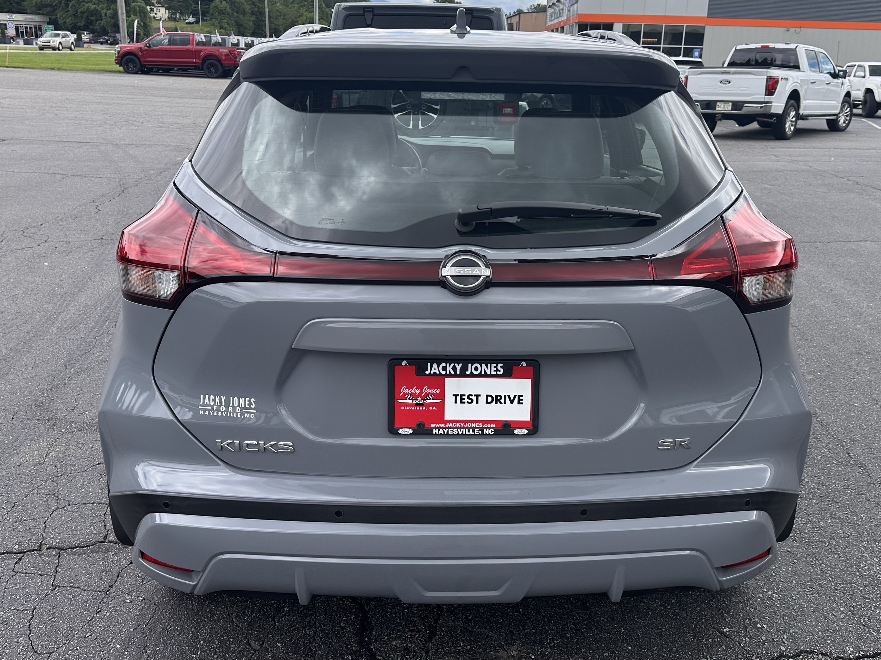 Used 2022 Nissan Kicks SR w/ Premium Package FWD image 7