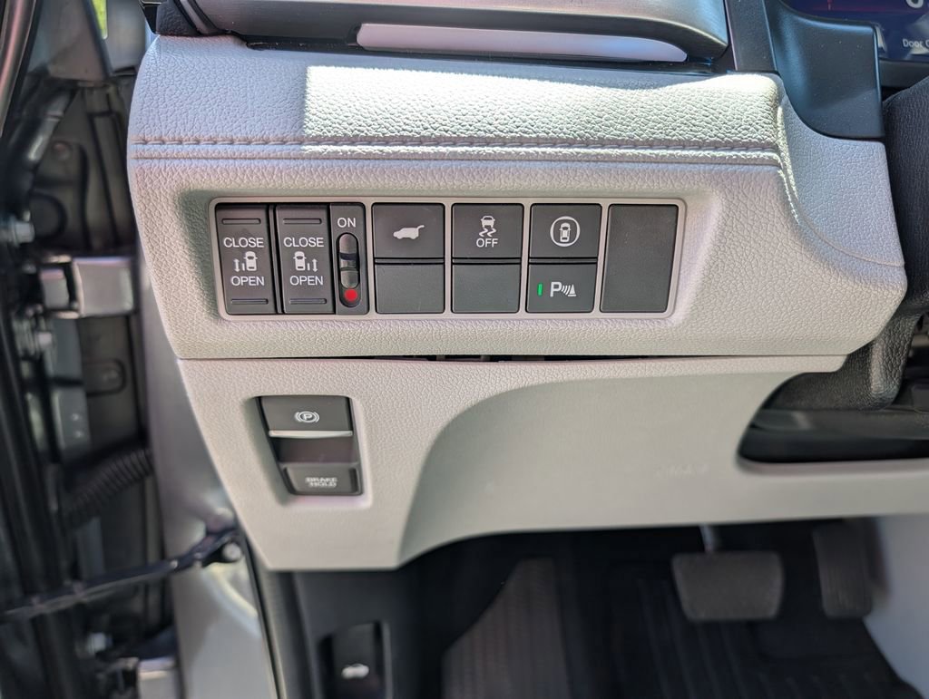 Used 2023 Honda Odyssey Touring image 25