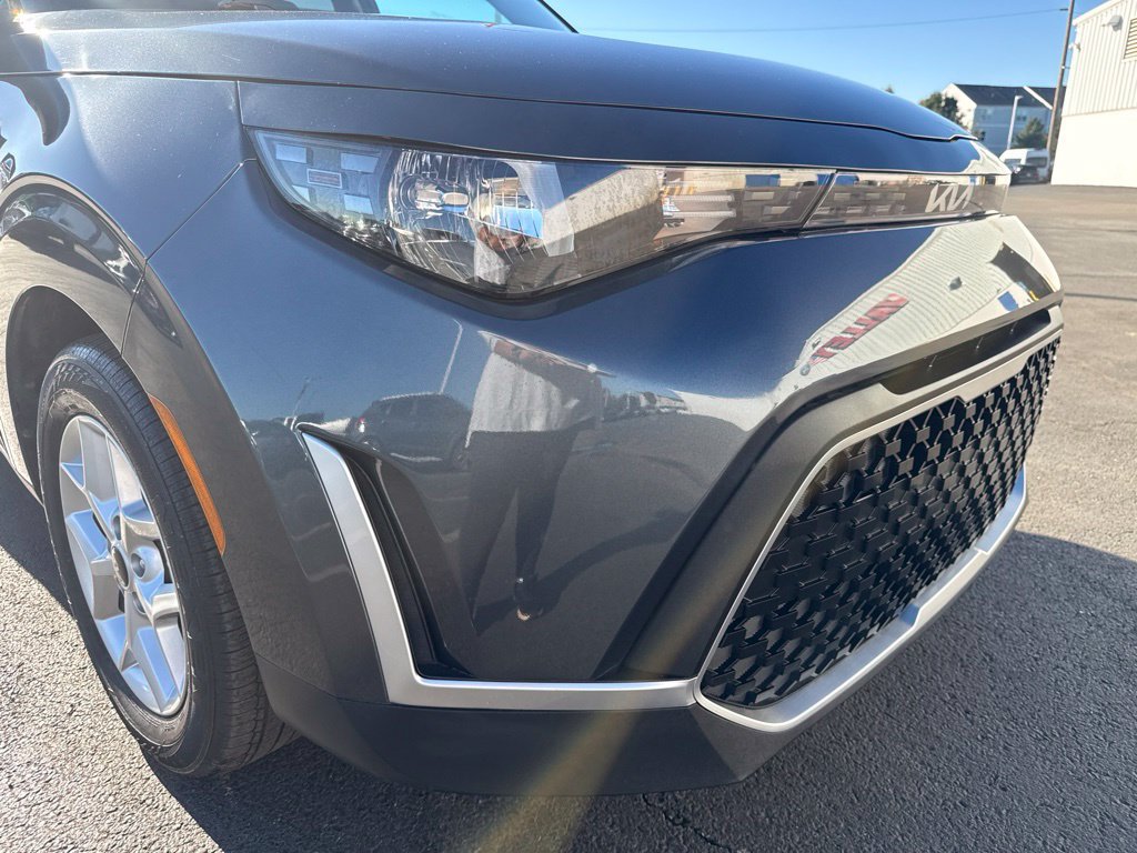Used 2023 Kia Soul S FWD image 3