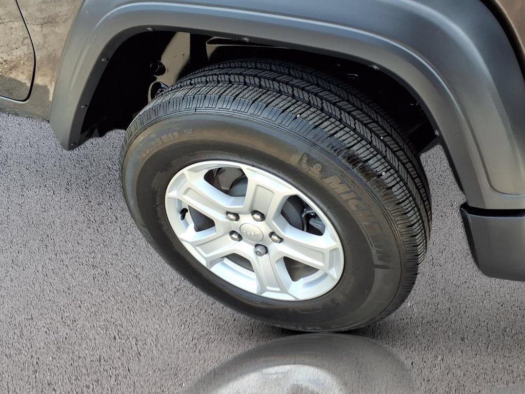 Used 2019 Jeep Wrangler Sport AWD/4WD image 31