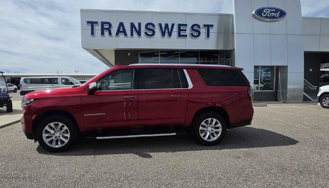 Used 2024 Chevrolet Suburban Premier AWD/4WD image 2