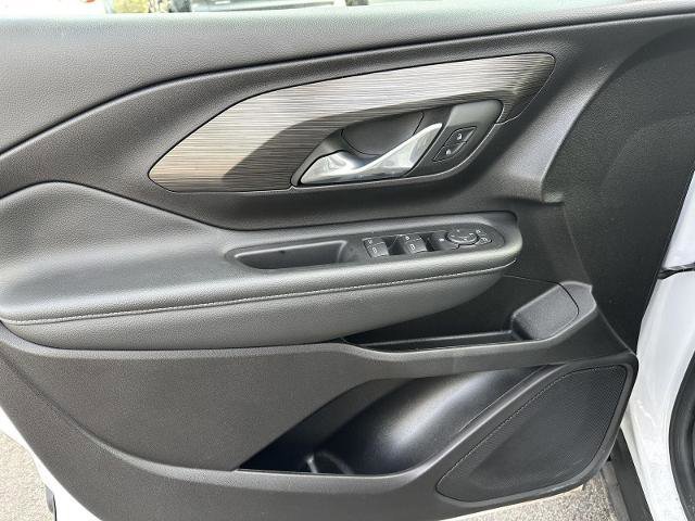 Used 2024 GMC Terrain SLE w/ Elevation Edition image 13