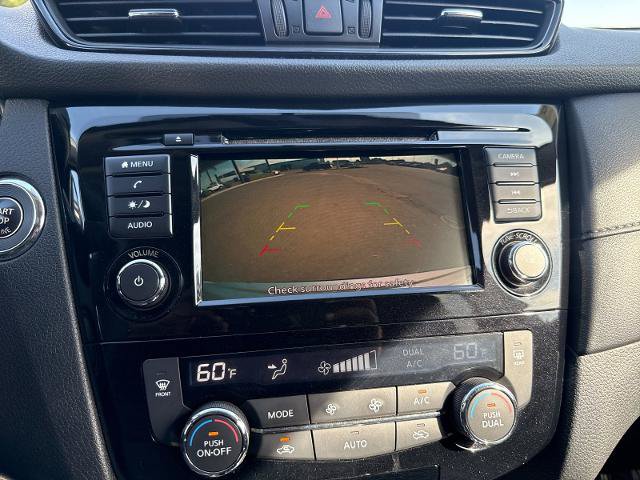Used 2018 Nissan Rogue SV AWD/4WD image 16