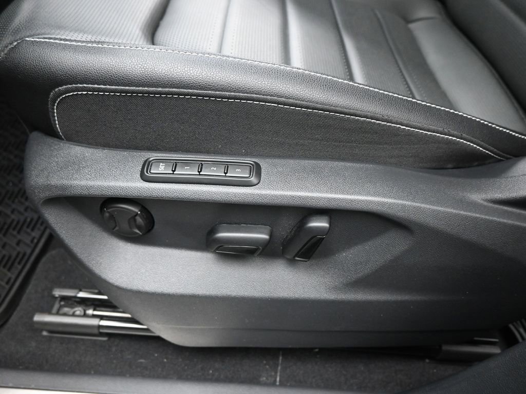 Used 2025 Volkswagen Atlas SEL image 10