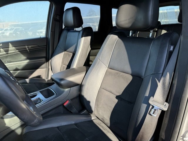 Used 2017 Jeep Grand Cherokee Altitude image 10