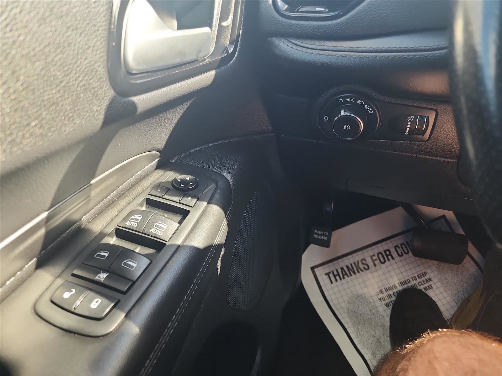 Used 2021 Dodge Durango SXT image 33