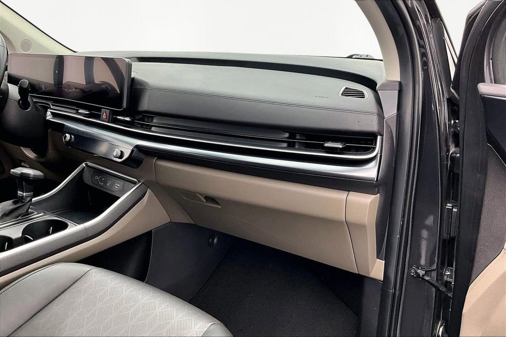 Used 2025 Kia Carnival LXS image 17